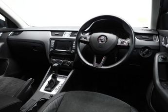 SKODA OCTAVIA 2.0 TDI Elegance Estate 5dr Diesel DSG Euro 5 (s/s) (150 ps)