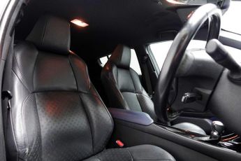 TOYOTA C-HR 1.8 VVT-h Dynamic SUV 5dr Petrol Hybrid CVT Euro 6 (s/s) (122 ps