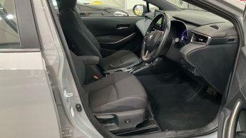 TOYOTA COROLLA 1.8 VVT-h Icon Tech Hatchback 5dr Petrol Hybrid CVT Euro 6 (s/s)