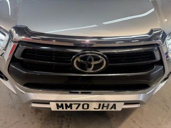 TOYOTA HI-LUX 2.4 D-4D Invincible Pickup Double Cab 4dr Diesel Auto 4WD Euro 6