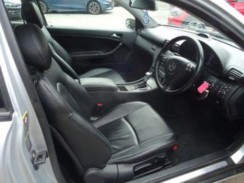 MERCEDES-BENZ C-CLASS 2.1 C220 CDI SE Coupe 2dr Diesel Automatic (174 g/km, 143 bhp)