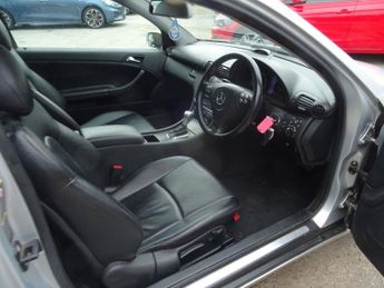 MERCEDES-BENZ C-CLASS 2.1 C220 CDI SE Coupe 2dr Diesel Automatic (174 g/km, 143 bhp)