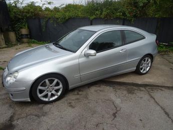 MERCEDES-BENZ C-CLASS 2.1 C220 CDI SE Coupe 2dr Diesel Automatic (174 g/km, 143 bhp)