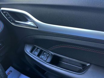 MG MG ZS 72.6kWh Trophy Connect Long Range SUV 5dr Electric Auto (156 ps)