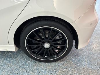 MERCEDES-BENZ A-CLASS 2.1 A200d AMG Line (Premium) Hatchback 5dr Diesel 7G-DCT Euro 6 