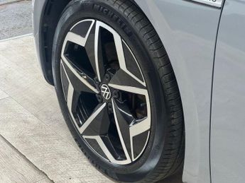 VOLKSWAGEN ID.3 Pro Performance 58kWh Life Hatchback 5dr Electric Auto (204 ps)