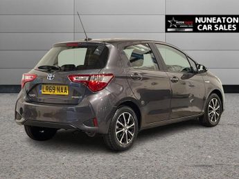 TOYOTA YARIS 1.5 VVT-h Icon Tech Hatchback 5dr Petrol Hybrid E-CVT Euro 6 (s/