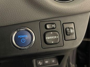 TOYOTA YARIS 1.5 VVT-h Icon Tech Hatchback 5dr Petrol Hybrid E-CVT Euro 6 (s/