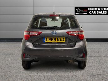 TOYOTA YARIS 1.5 VVT-h Icon Tech Hatchback 5dr Petrol Hybrid E-CVT Euro 6 (s/