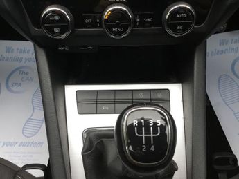 SKODA OCTAVIA 1.6 TDI SE Technology Estate 5dr Diesel Manual Euro 6 (s/s) (115