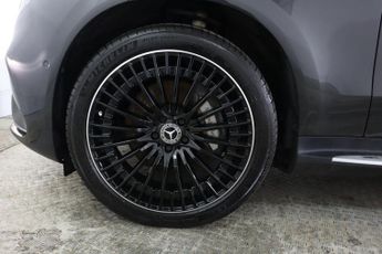 MERCEDES-BENZ EQC EQC 400 80kWh AMG Line (Premium Plus) Auto 4MATIC 5dr