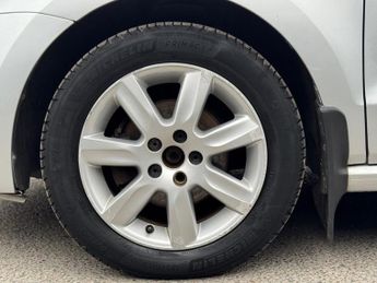 VOLKSWAGEN POLO 1.4 SE Hatchback 5dr Petrol DSG Euro 5 (85 ps)