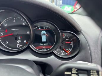 PORSCHE CAYENNE 3.0 TD V6 SUV 5dr Diesel Tiptronic 4WD Euro 5 (s/s) (240 ps)