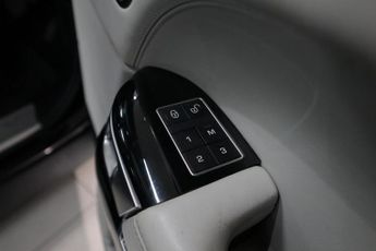 LAND ROVER RANGE ROVER 4.4 SD V8 Vogue SE SUV 5dr Diesel Auto 4WD Euro 5 (339 ps)