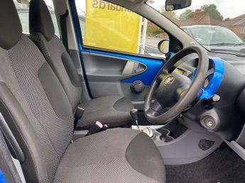 TOYOTA AYGO 1.0 VVT-i Blue Hatchback 5dr Petrol MultiMode Euro 4 (67 bhp)
