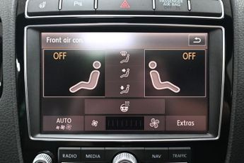 VOLKSWAGEN TOUAREG 3.0 TDI V6 BlueMotion Tech R-Line SUV 5dr Diesel Tiptronic 4WD E