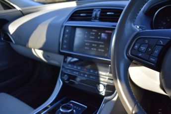 JAGUAR XE 2.0d Prestige Saloon 4dr Diesel Auto AWD Euro 6 (s/s) (180 ps)