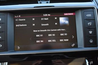 JAGUAR XE 2.0d Prestige Saloon 4dr Diesel Auto AWD Euro 6 (s/s) (180 ps)