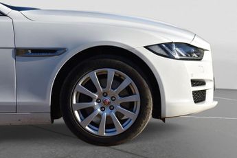 JAGUAR XE 2.0d Prestige Saloon 4dr Diesel Auto AWD Euro 6 (s/s) (180 ps)