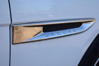 JAGUAR XE 2.0d Prestige Saloon 4dr Diesel Auto AWD Euro 6 (s/s) (180 ps)