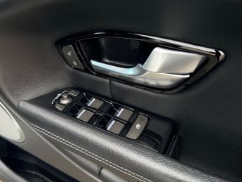 LAND ROVER RANGE ROVER EVOQUE 2.0 TD4 SE Tech SUV 5dr Diesel Auto 4WD Euro 6 (s/s) (180 ps)