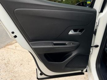 VAUXHALL MOKKA ELECTRIC 50kWh SRi Nav Premium SUV 5dr Electric Auto (136 ps)