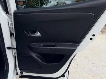 VAUXHALL MOKKA ELECTRIC 50kWh SRi Nav Premium SUV 5dr Electric Auto (136 ps)