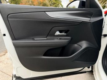 VAUXHALL MOKKA ELECTRIC 50kWh SRi Nav Premium SUV 5dr Electric Auto (136 ps)