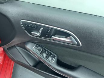 MERCEDES-BENZ A-CLASS 2.1 A200d AMG Line (Premium Plus) Hatchback 5dr Diesel 7G-DCT Eu