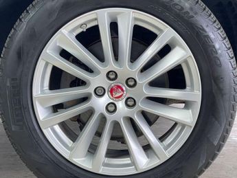 JAGUAR F-PACE 2.0 D180 Portfolio SUV 5dr Diesel Auto AWD Euro 6 (s/s) (180 ps)