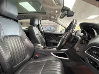 JAGUAR F-PACE 2.0 D180 Portfolio SUV 5dr Diesel Auto AWD Euro 6 (s/s) (180 ps)