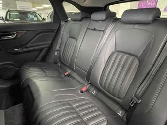 JAGUAR F-PACE 2.0 D180 Portfolio SUV 5dr Diesel Auto AWD Euro 6 (s/s) (180 ps)