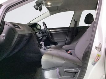 VOLKSWAGEN E-GOLF 35.8kWh e-Golf Hatchback 5dr Electric Auto (136 ps)