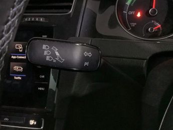 VOLKSWAGEN E-GOLF 35.8kWh e-Golf Hatchback 5dr Electric Auto (136 ps)