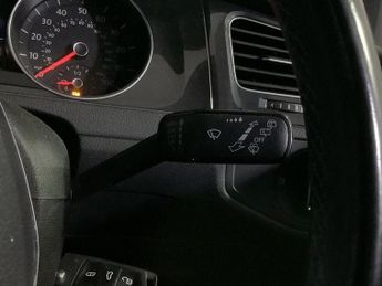 VOLKSWAGEN E-GOLF 35.8kWh e-Golf Hatchback 5dr Electric Auto (136 ps)