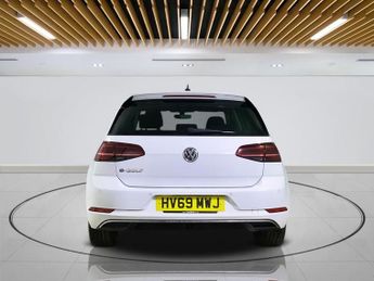 VOLKSWAGEN E-GOLF 35.8kWh e-Golf Hatchback 5dr Electric Auto (136 ps)