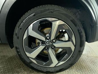 NISSAN QASHQAI 1.3 DIG-T MHEV N-Connecta SUV 5dr Petrol Hybrid XTRON Euro 6 (s/