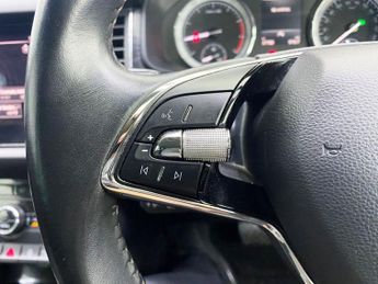 SKODA KODIAQ 1.5 TSI ACT SE Drive SUV 5dr Petrol DSG Euro 6 (s/s) (7 Seat) (1