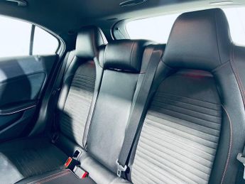 MERCEDES-BENZ A-CLASS 2.1 A200d AMG Line (Premium Plus) Hatchback 5dr Diesel 7G-DCT Eu