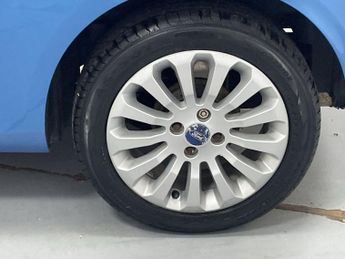 FORD KA 1.2 Zetec Hatchback 3dr Petrol Manual Euro 5 (s/s) (69 ps) - AA 