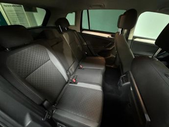 VOLKSWAGEN TIGUAN 2.0 TDI SE Navigation SUV 5dr Diesel DSG Euro 6 (s/s) (150 ps)