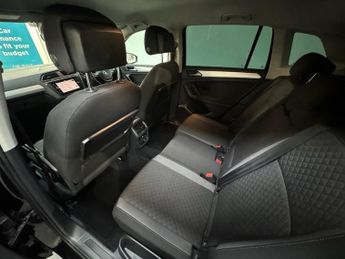 VOLKSWAGEN TIGUAN 2.0 TDI SE Navigation SUV 5dr Diesel DSG Euro 6 (s/s) (150 ps)