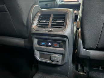 VOLKSWAGEN TIGUAN 2.0 TDI SE Navigation SUV 5dr Diesel DSG Euro 6 (s/s) (150 ps)