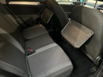 VOLKSWAGEN TIGUAN 2.0 TDI SE Navigation SUV 5dr Diesel DSG Euro 6 (s/s) (150 ps)