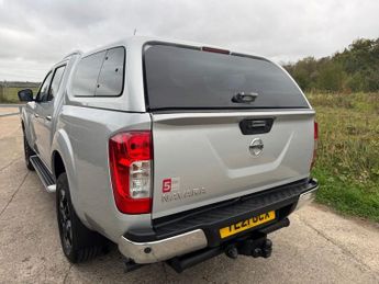 NISSAN NAVARA 2.3 dCi Tekna Pickup Double Cab 4dr Diesel Auto 4WD Euro 6 (190
