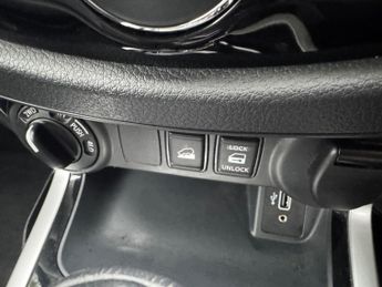 NISSAN NAVARA 2.3 dCi Tekna Pickup Double Cab 4dr Diesel Auto 4WD Euro 6 (190 