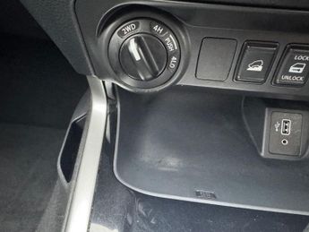 NISSAN NAVARA 2.3 dCi Tekna Pickup Double Cab 4dr Diesel Auto 4WD Euro 6 (190 