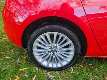 VAUXHALL ASTRA 1.4i Turbo Elite Hatchback 5dr Petrol Auto Euro 6 (s/s) (150 ps)