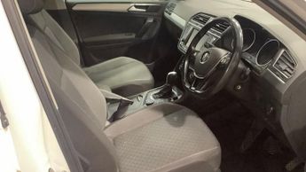 VOLKSWAGEN TIGUAN 2.0 TDI BlueMotion Tech SE Navigation SUV 5dr Diesel DSG 4Motion