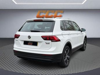VOLKSWAGEN TIGUAN 2.0 TDI BlueMotion Tech SE Navigation SUV 5dr Diesel DSG 4Motion